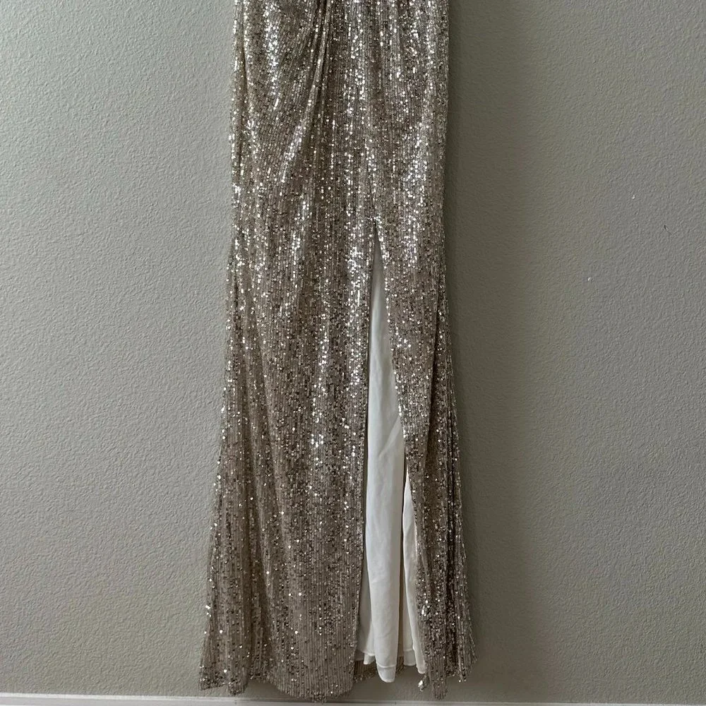 David's Bridal Exclusive- Allover Sequin Pleated V-Neck Gown with Slit Size 6 - Picture 2 of 11